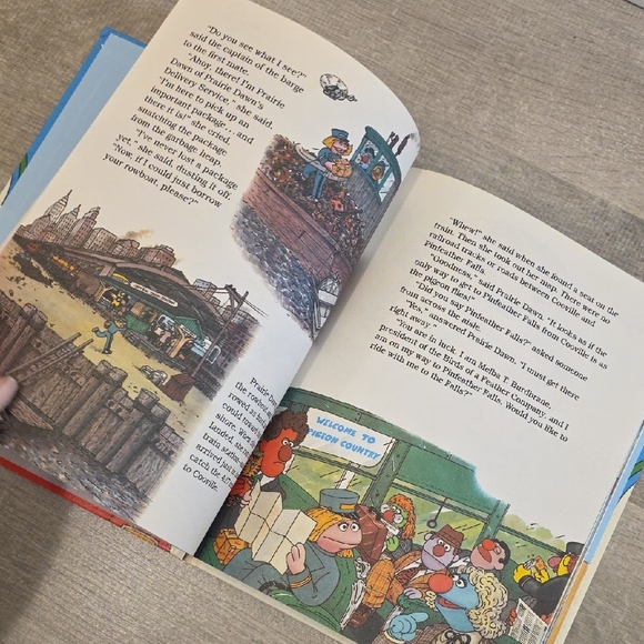 Sesame Street Blue and Red Vehicles Book - Picture 12 of 17